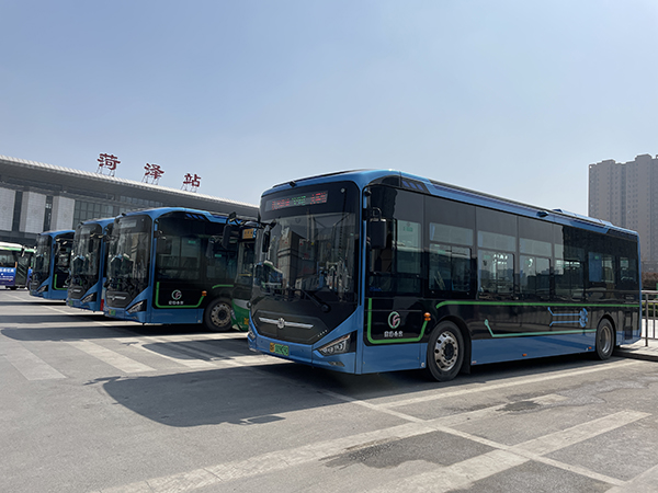 停靠在荷澤站的中通新N系客車.JPG